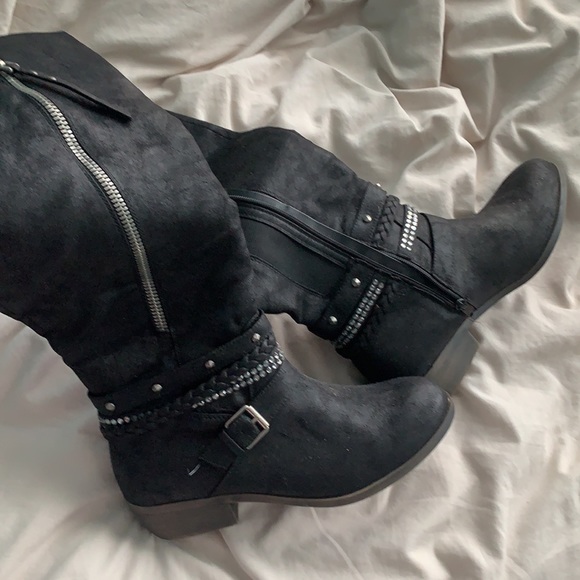 Black boots - Picture 4 of 6